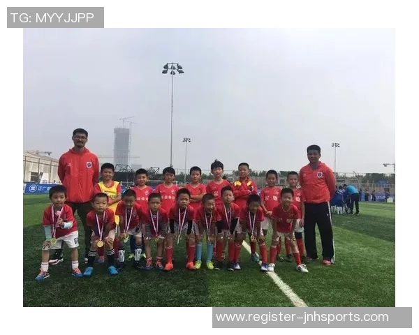 广州足球队荣登足球力量排行榜首位展现强大实力与潜力 广州足球队荣登足球力量排行榜首位展现强大实力与潜力